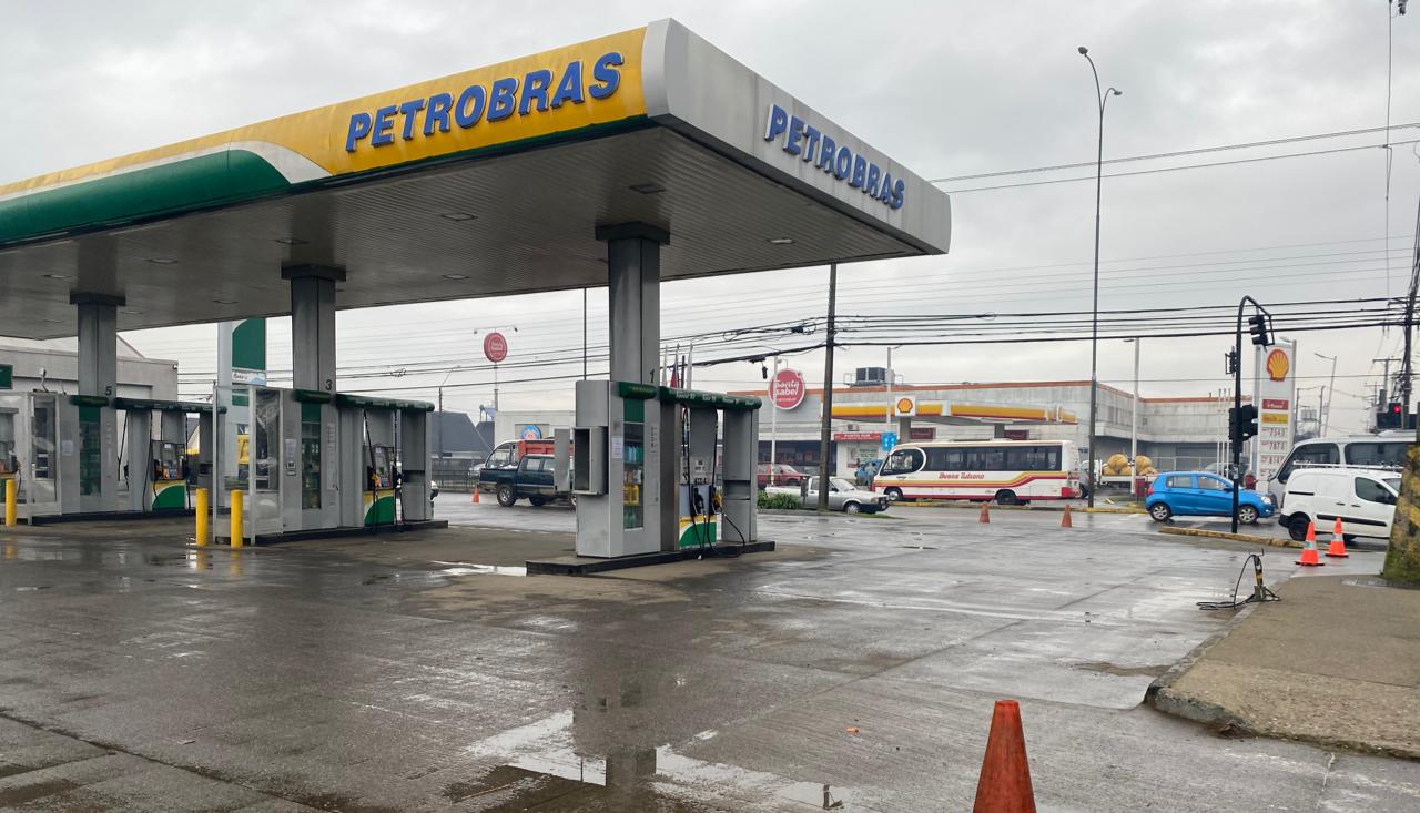 Otros cuatro camiones con combustible llegan a Los Ríos ante aumento de