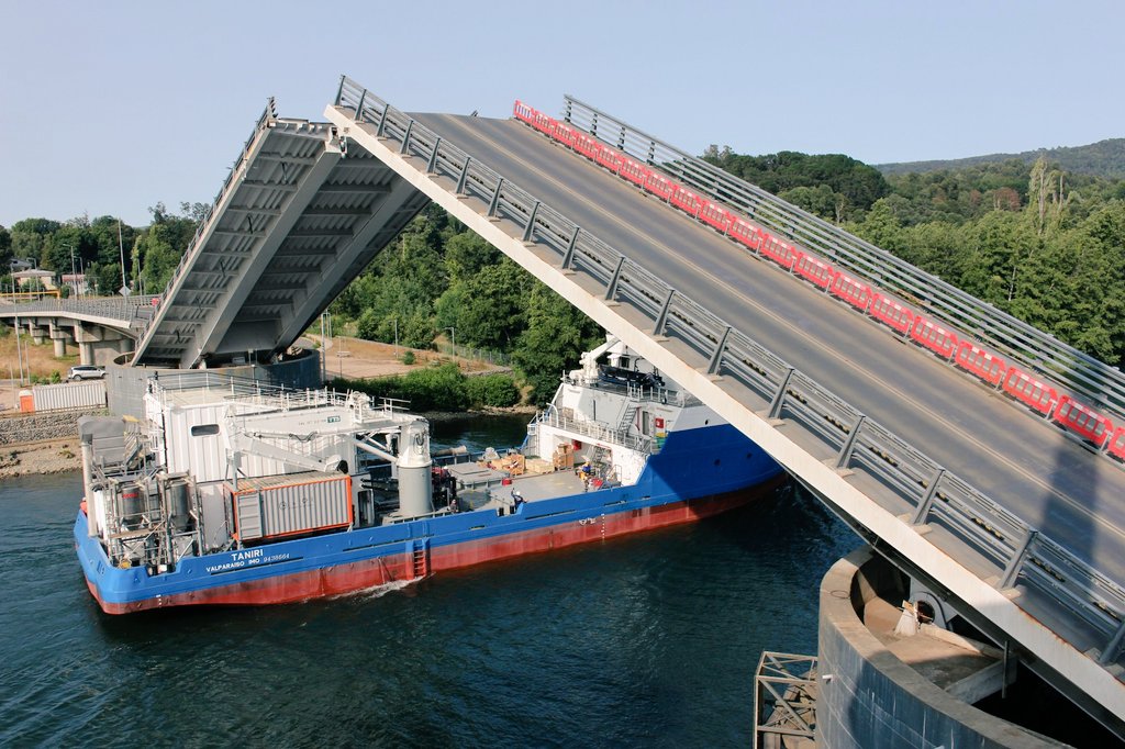 Tránsito será interrumpido este lunes en el puente Cau Cau para paso de