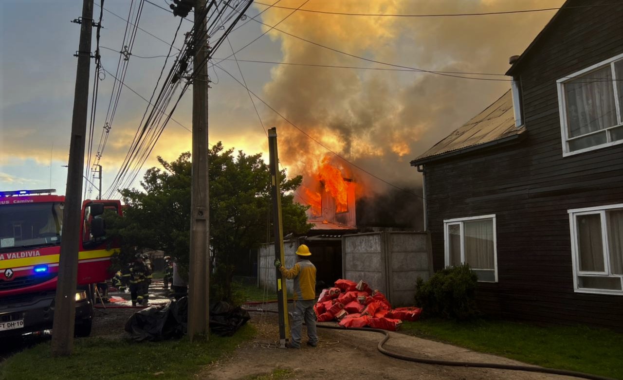 Incendio consumió vivienda en el sector Collico de Valdivia RioenLinea