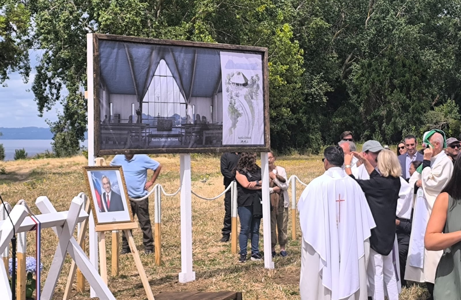 Ceremonia de instalación de primera piedra de nueva capilla en Coique